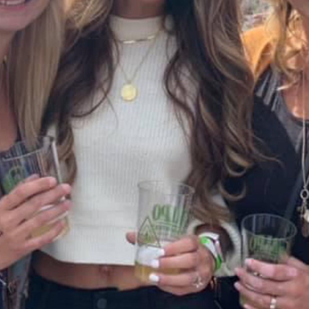 Cream cropped sweater. Small